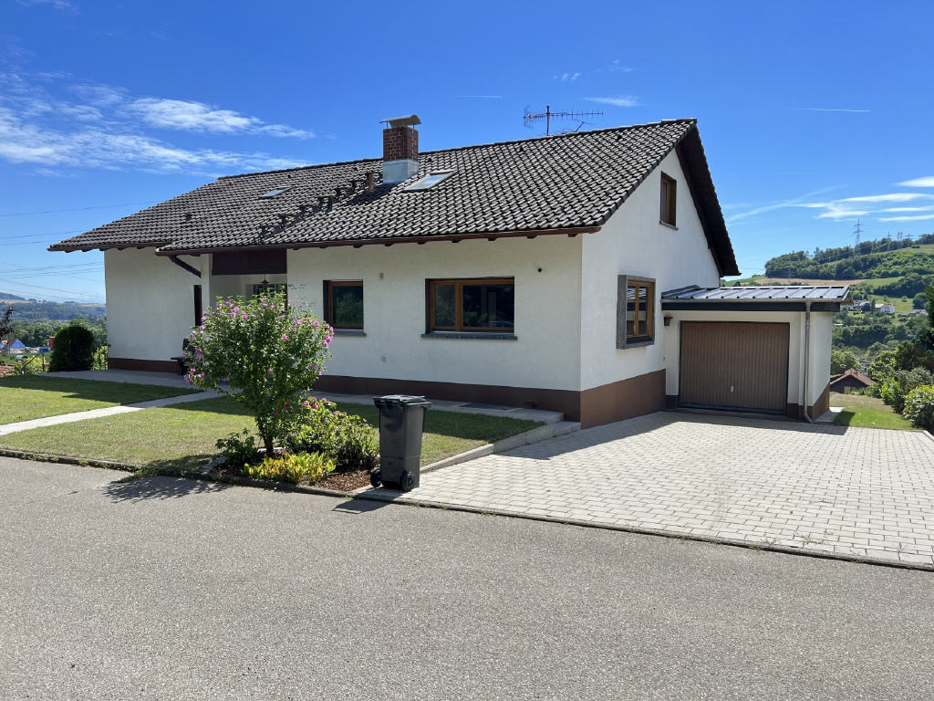 Einfamilienhaus zum Kauf 570.000 € 7,5 Zimmer 206 m²<br/>Wohnfläche 792 m²<br/>Grundstück Gurtweil Waldshut-Tiengen 79761