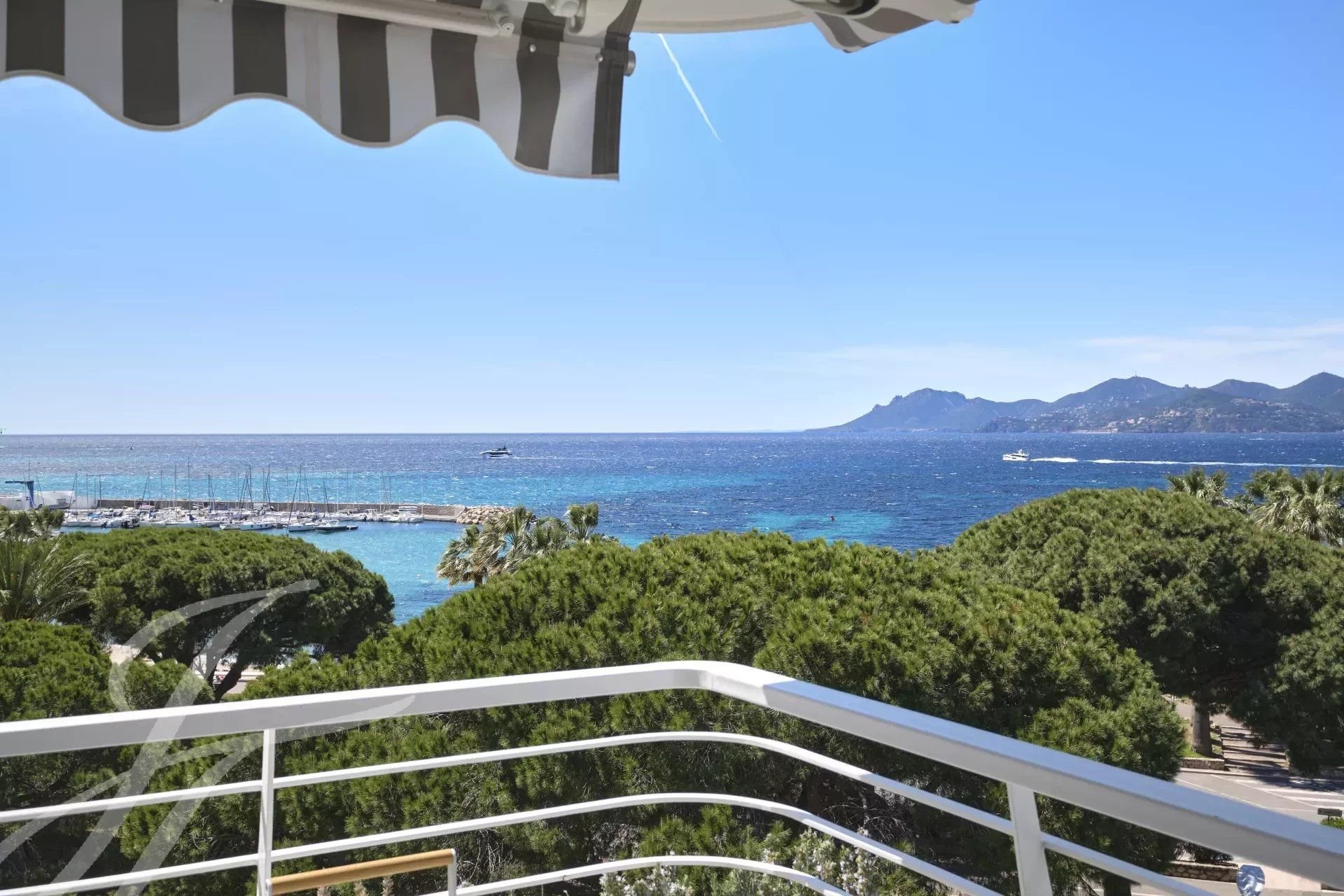 Studio zum Kauf provisionsfrei 2.980.000 € 4 Zimmer 108 m²<br/>Wohnfläche 6.<br/>Geschoss Moure Rouge Cannes 06400