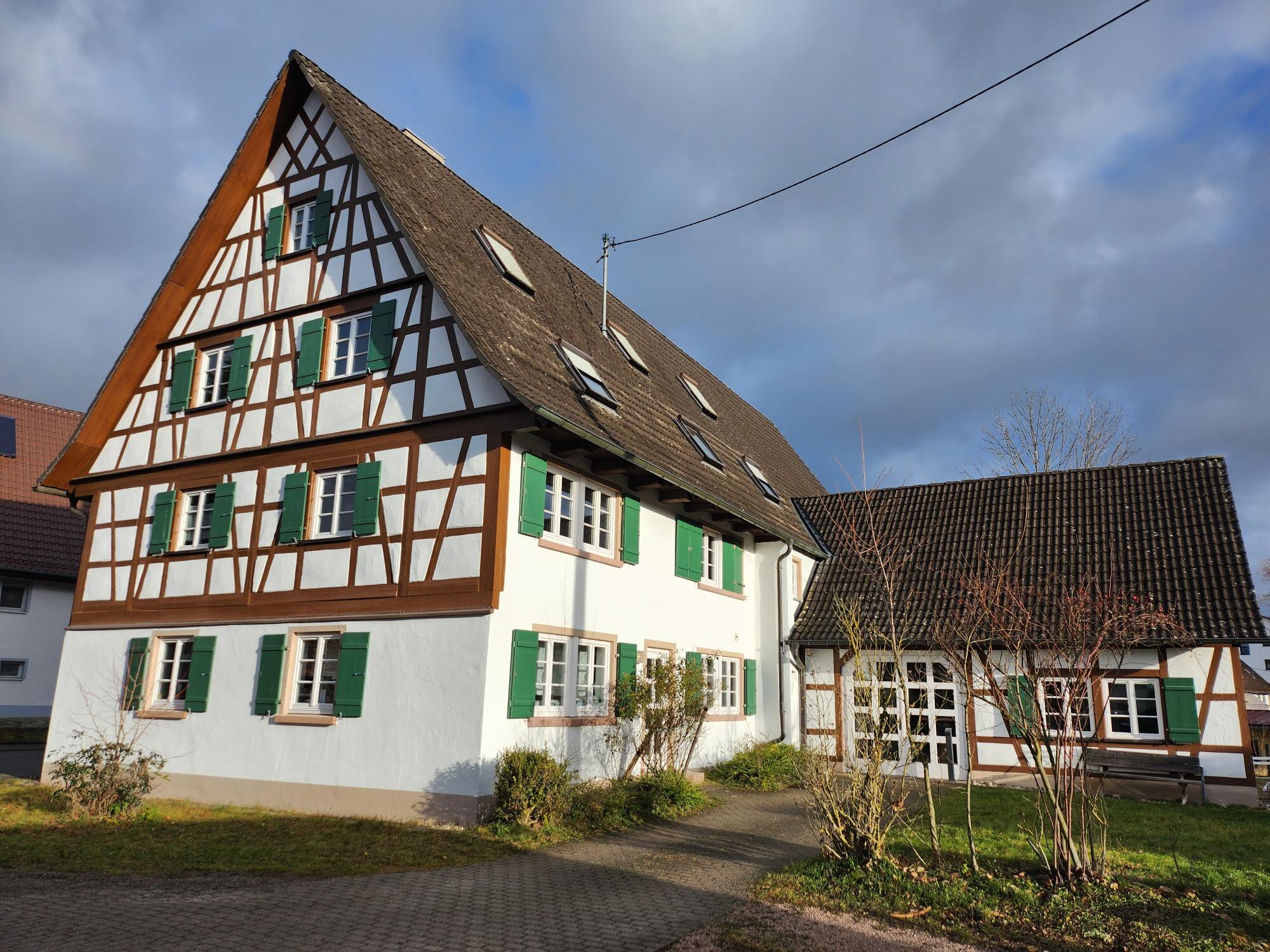 Mehrfamilienhaus zum Kauf 630.000 € 7 Zimmer 182 m²<br/>Wohnfläche 740 m²<br/>Grundstück Dietingen Dietingen 78661