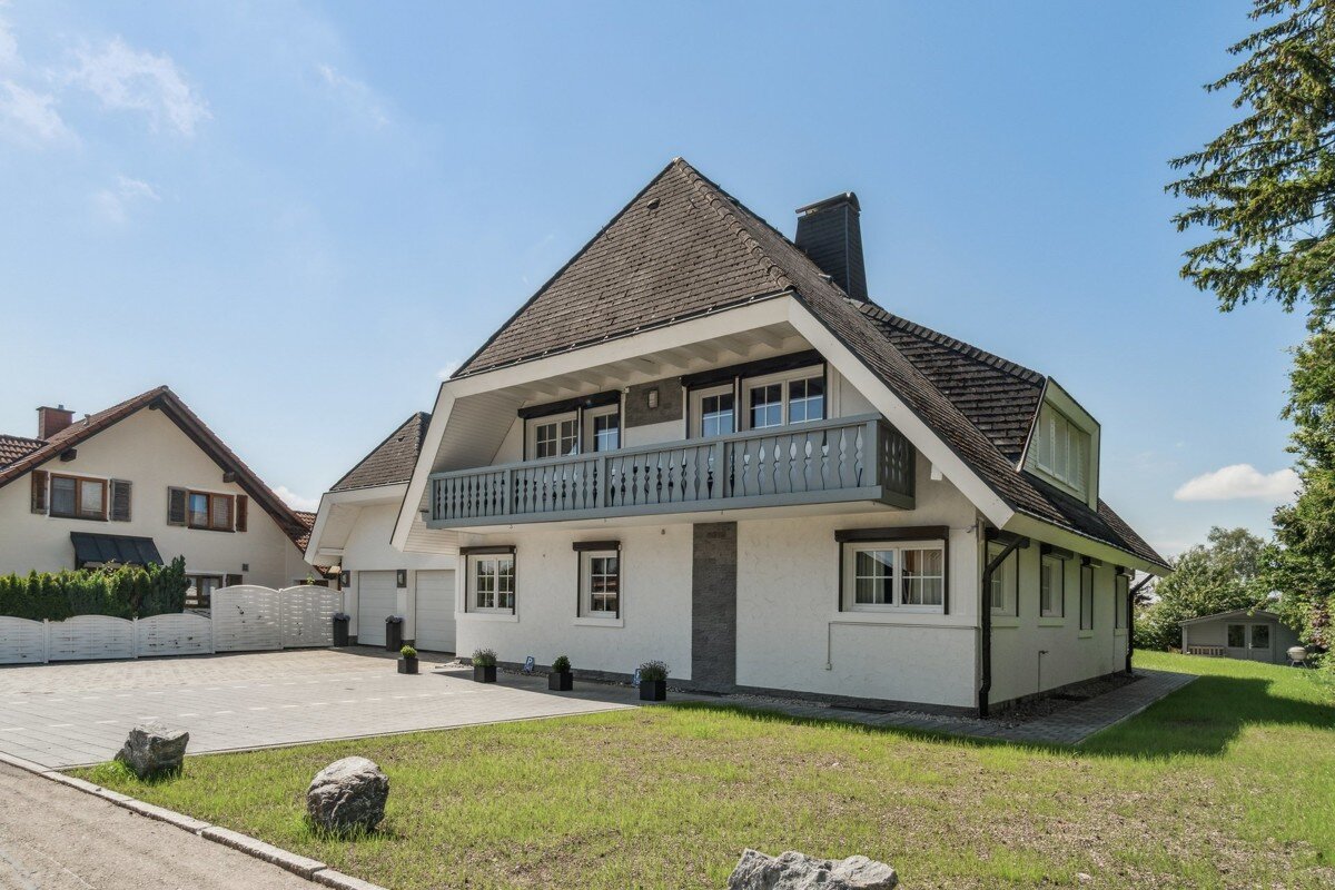 Mehrfamilienhaus zum Kauf 925.000 € 7 Zimmer 268 m²<br/>Wohnfläche 915 m²<br/>Grundstück Bonndorf Bonndorf im Schwarzwald 79848