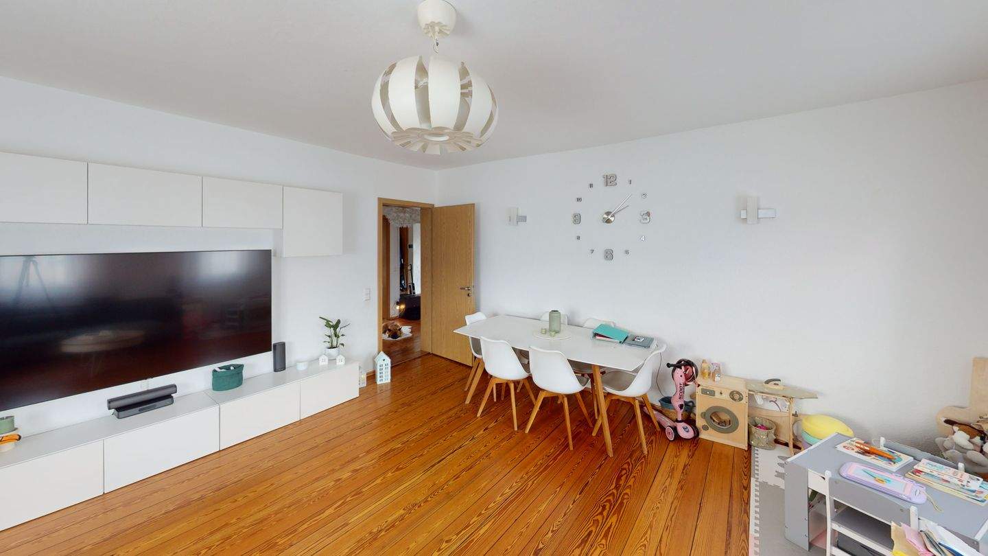 Immobilie in Weilheim an der Teck - Großzügige 3-Zimmer-Wohnung mit Südbalkon - stilvoll wohnen in Altbauvilla in Weilheim/Teck - Bild 0