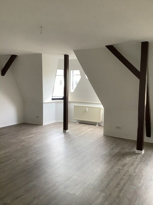 Wohnung zur Miete 688,70 € 3 Zimmer 107,6 m²<br/>Wohnfläche 3.<br/>Geschoss 10.11.2024<br/>Verfügbarkeit Arndtstr. 17 Schellheimerplatz Magdeburg 39108