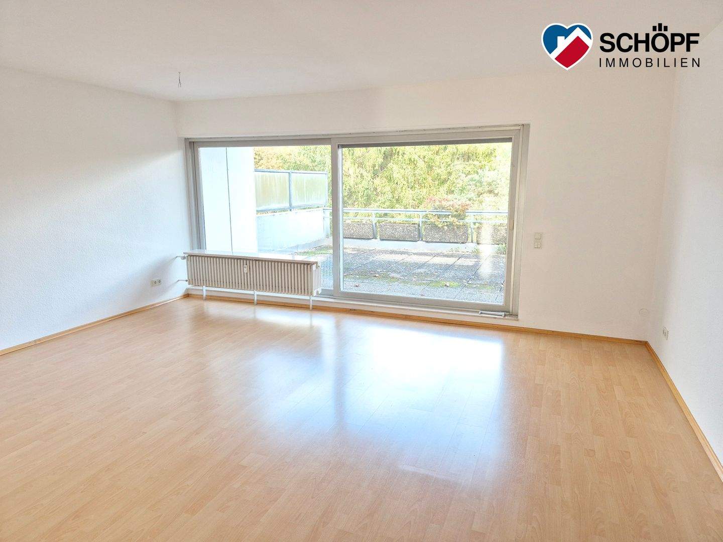 Am Homburg: Helle Wohnung mit Terrasse, Balkon und Garage!