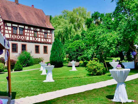 Schloss zur Versteigerung als Kapitalanlage geeignet 1.490.000 € 439 m² 32.580 m² Grundstück Nördlingen 86720