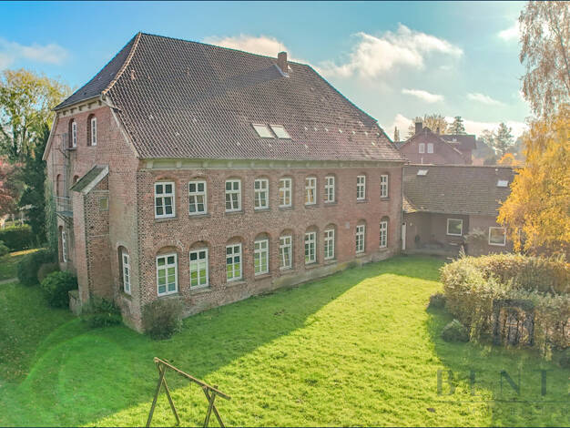 Mehrfamilienhaus zum Kauf 1.050.000 € 1.945 m² 21.427 m² Grundstück Neuhaus 21785