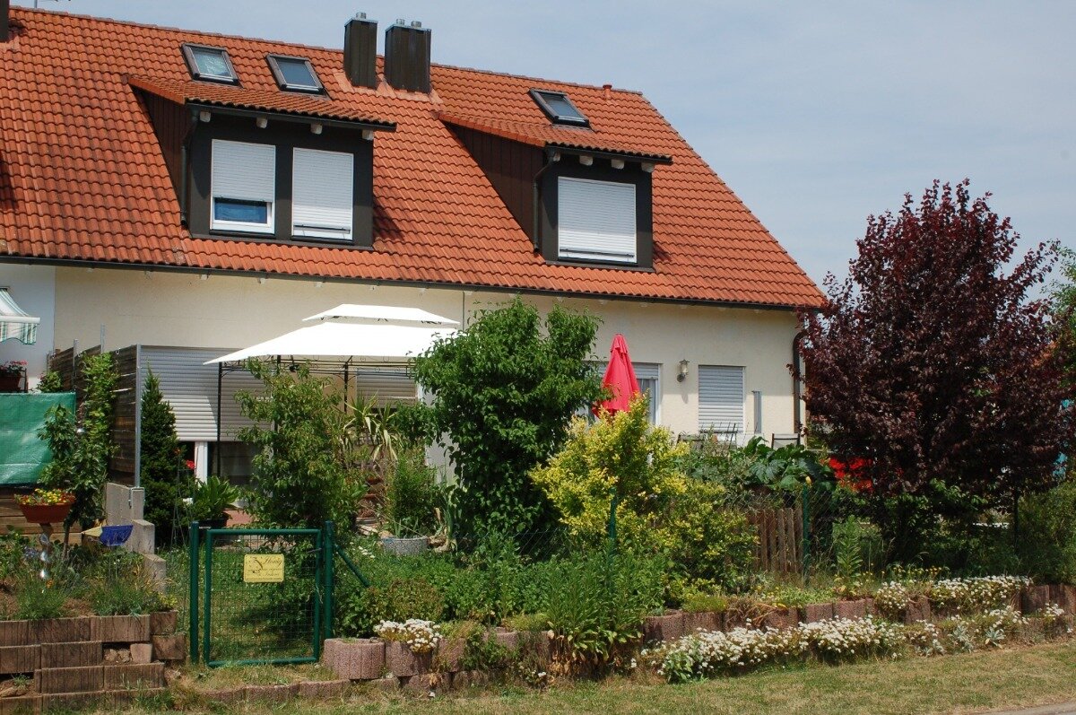 Mehrfamilienhaus zum Kauf 419.000 € 8 Zimmer 202 m²<br/>Wohnfläche 435 m²<br/>Grundstück Großlellenfeld Arberg 91722