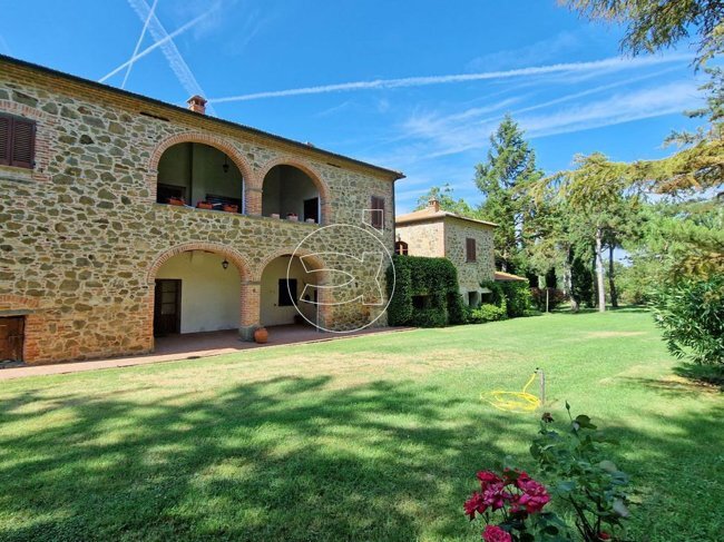 Einfamilienhaus zum Kauf 1.090.000 € 450 m²<br/>Wohnfläche 15.000 m²<br/>Grundstück Lucignano
