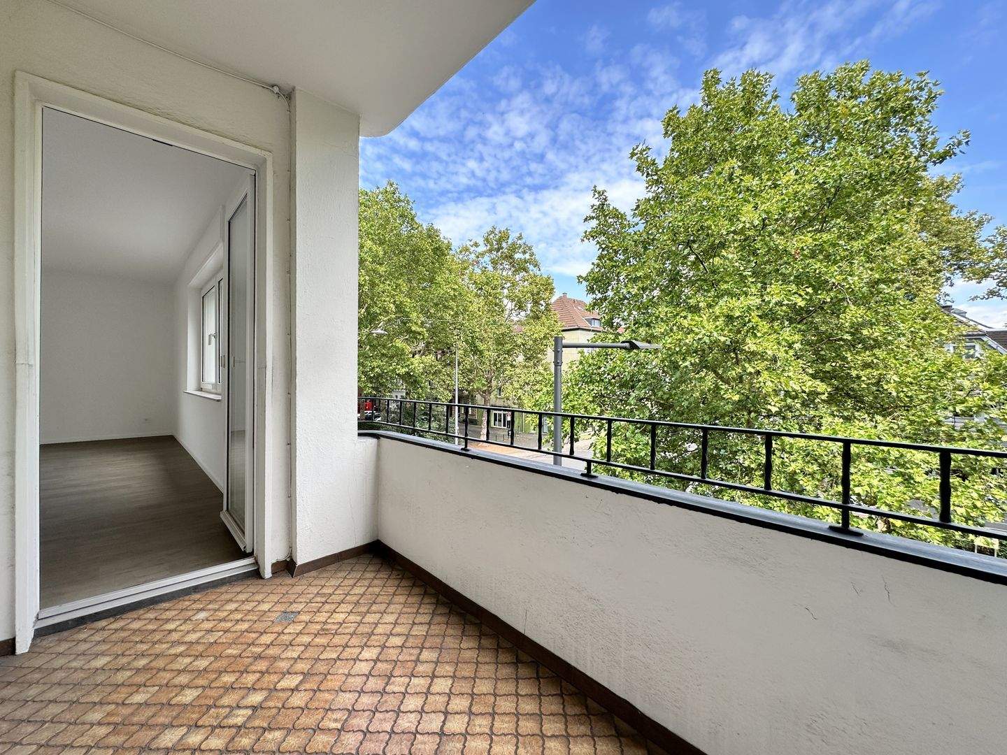 Hell, gepflegt & bezugsfertig - 3-Zimmer-Wohnung mit Loggia am grünen Westwall