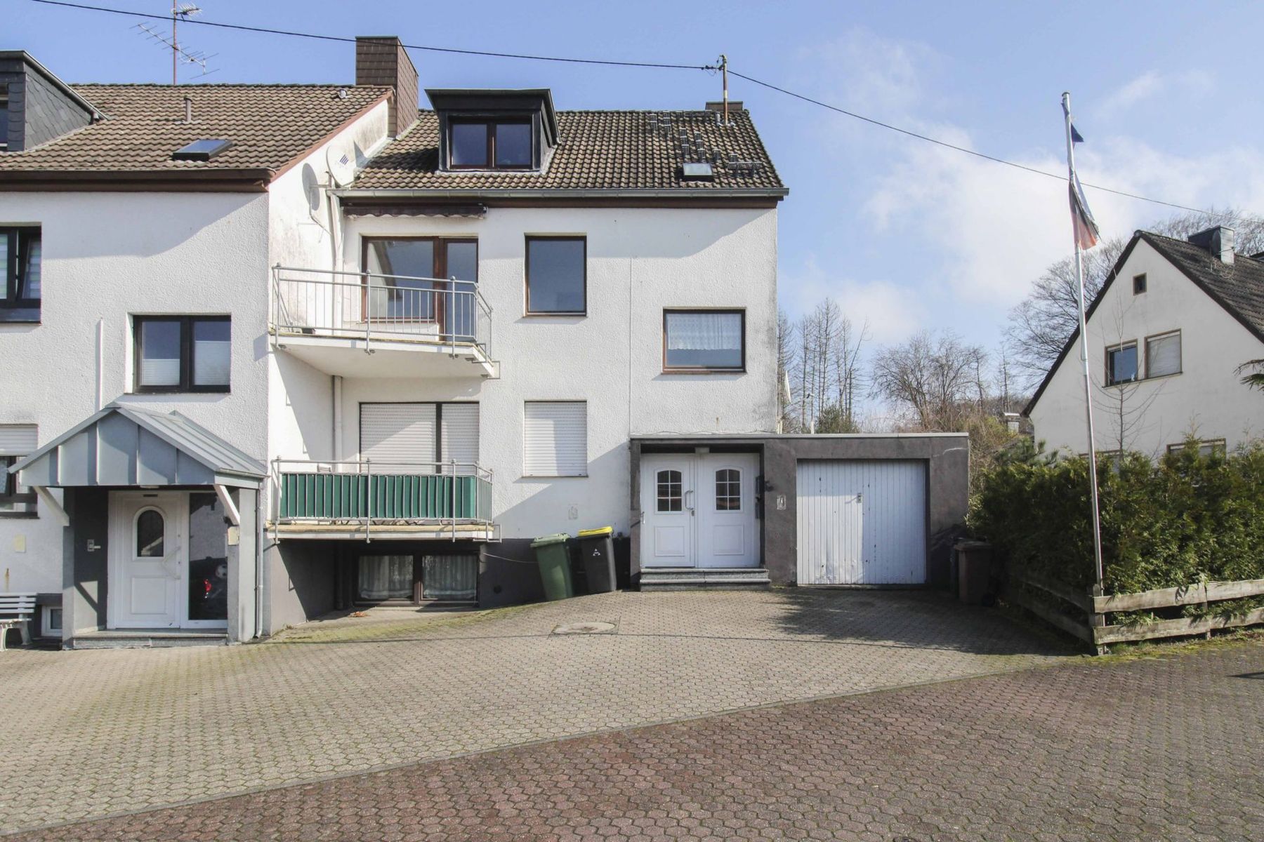 Mehrfamilienhaus zum Kauf 369.000 € 9 Zimmer 301,2 m²<br/>Grundstück Heide Lohmar 53797