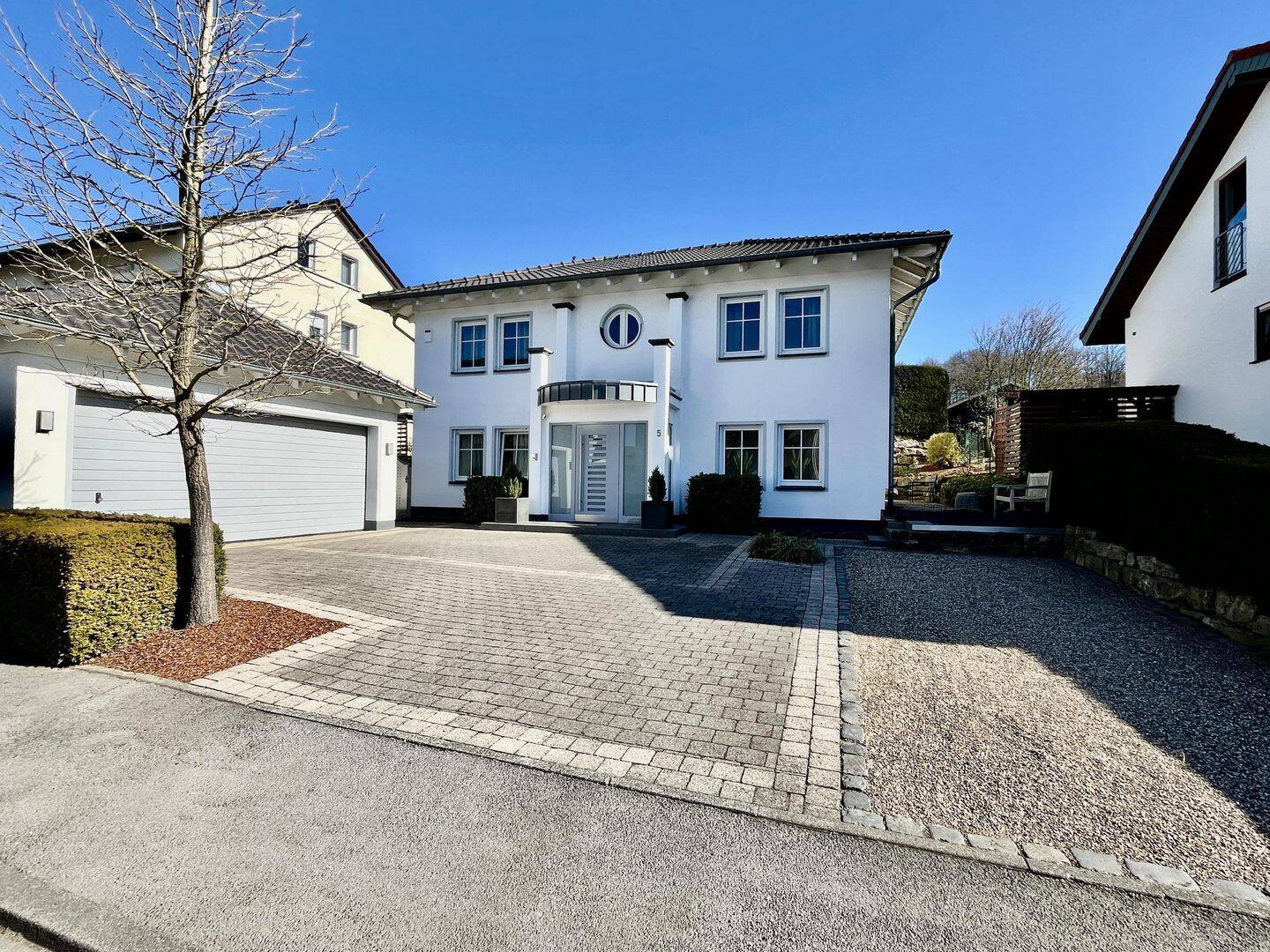 Exklusives Traumhaus mit Panoramablick, Designerküche und Pool