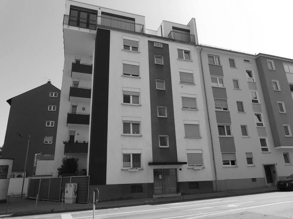 Helle, sanierte Souterrainwohnung mit eigener Terrasse in ruhiger Lage!