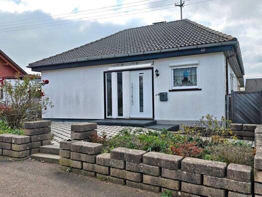 Bungalow zum Kauf 300.000 € 5 Zimmer 140 m² 610 m² Grundstück Königsheim 78598