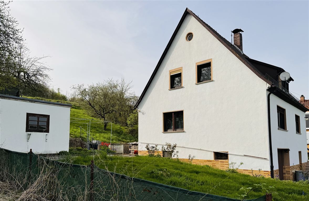 Haus zum Kauf 197.000 € 4 Zimmer 110 m²<br/>Wohnfläche 900 m²<br/>Grundstück Ahorn Ahorn , Kr Coburg 96482