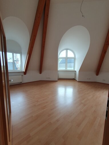 Wohnung zur Miete 175 € 1 Zimmer 40,9 m² 3. Geschoss frei ab sofort Leipziger Straße 66-68 Glauchau Glauchau 08371