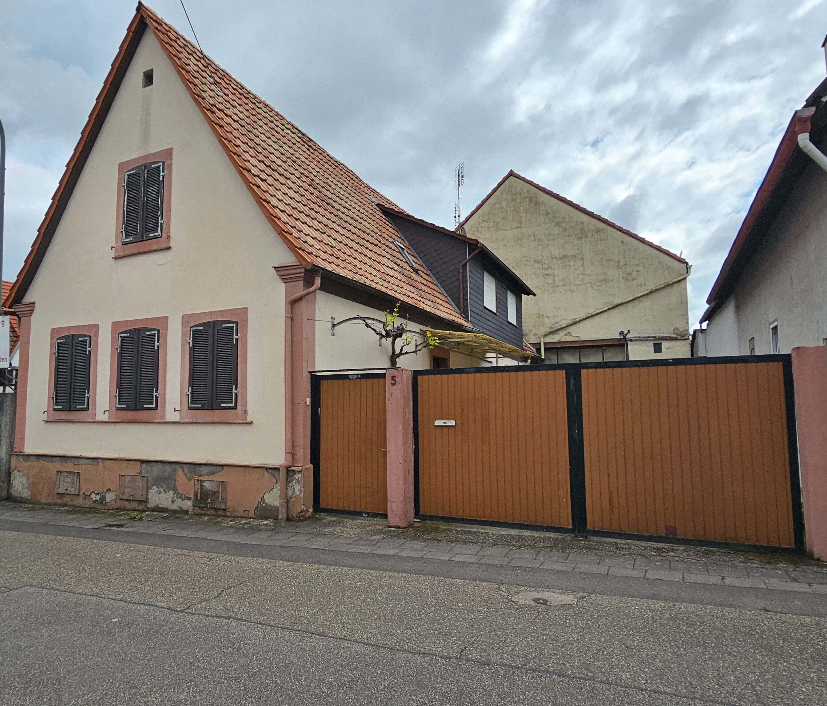 Einfamilienhaus zum Kauf 185.000 € 6 Zimmer 160 m²<br/>Wohnfläche 501 m²<br/>Grundstück Ingenheim Billigheim-Ingenheim 76831