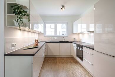 Haus zur Miete 3.300 € 5 Zimmer 154 m² Am Hollerbusch Nieder-Eschbach Frankfurt am Main 60437