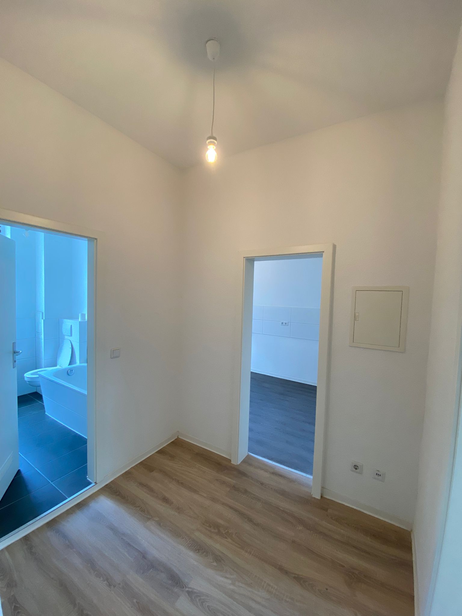 Wohnung zur Miete 337,55 € 2 Zimmer 51,9 m²<br/>Wohnfläche 1.<br/>Geschoss ab sofort<br/>Verfügbarkeit Auf den Gebinden 26 Zeitz Zeitz 06712