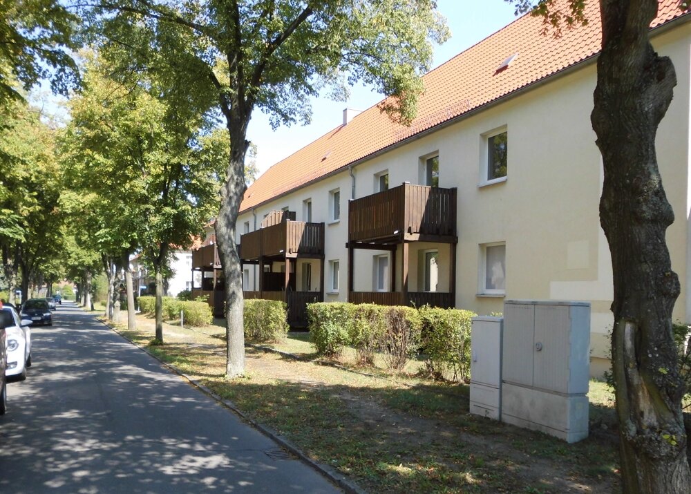 Wohnung zur Miete 400 € 3 Zimmer 59,8 m²<br/>Wohnfläche 1. Stock<br/>Geschoss Berliner Straße 19 Lauta Lauta 02991