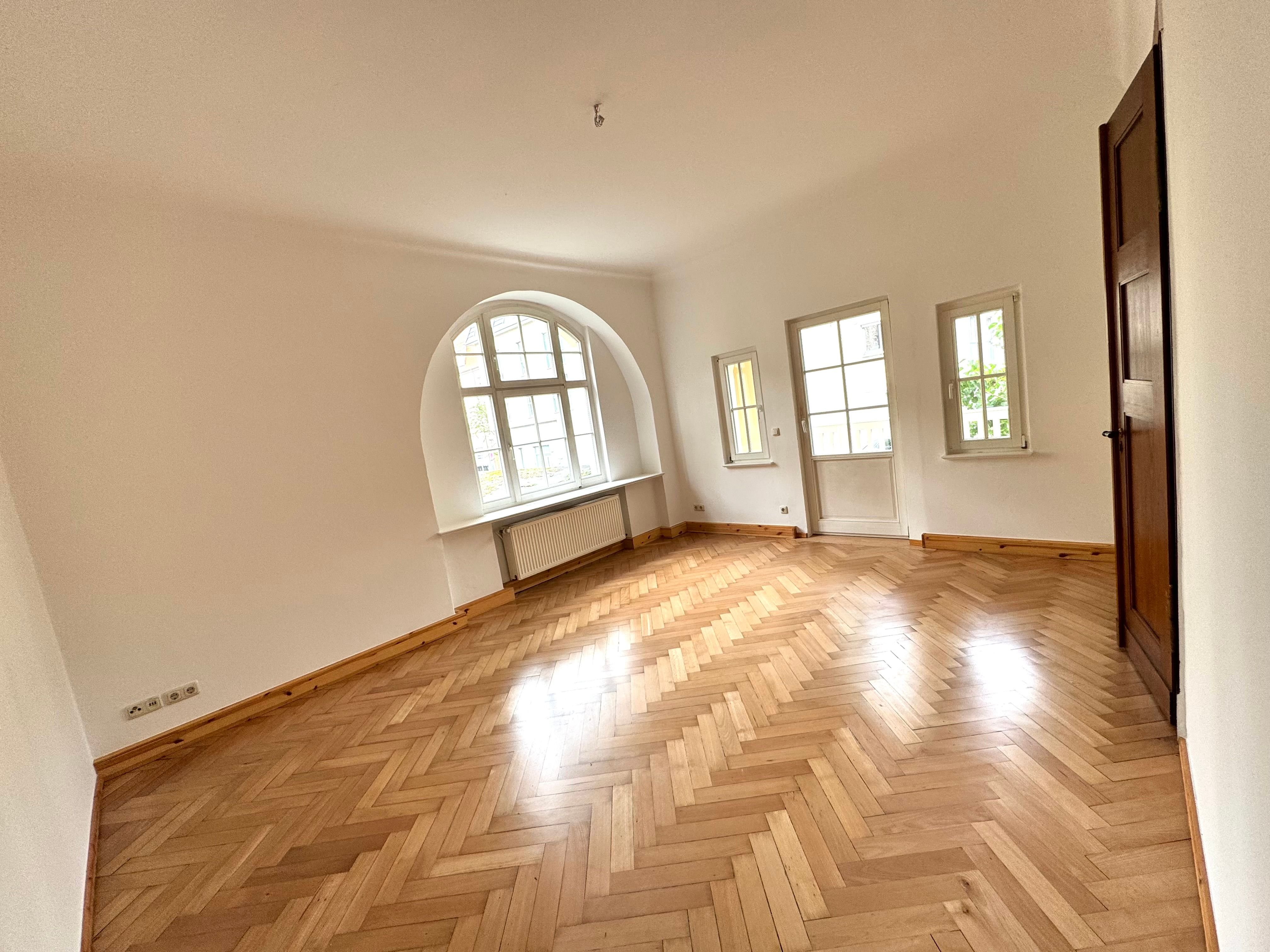Wohnung zur Miete 990 € 3 Zimmer 90,9 m²<br/>Wohnfläche Erdgeschoss<br/>Geschoss Henßstraße 6 Westvorstadt Weimar 99423