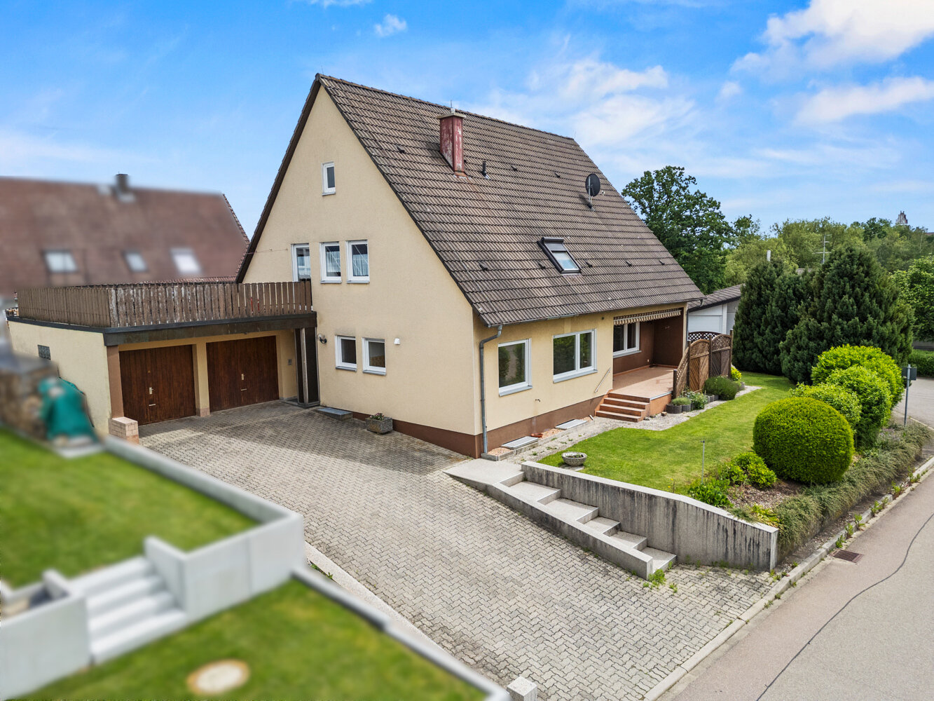 Mehrfamilienhaus zum Kauf 499.900 € 8 Zimmer 209,2 m²<br/>Wohnfläche 687 m²<br/>Grundstück Baustetten Laupheim 88471