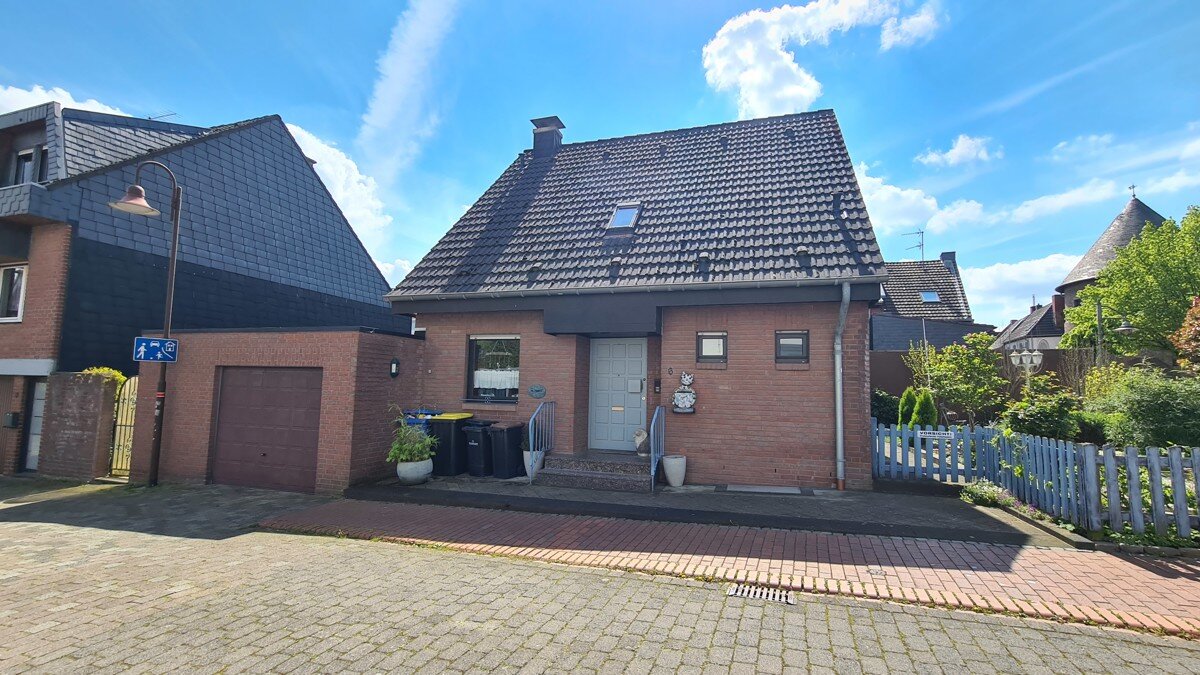 Einfamilienhaus zum Kauf 340.000 € 5 Zimmer 104 m²<br/>Wohnfläche 323 m²<br/>Grundstück Aldenhoven Aldenhoven 52457