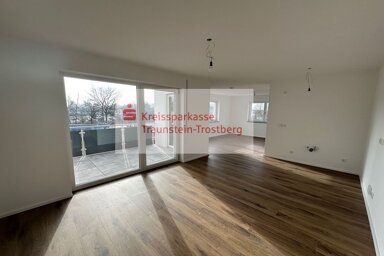 Wohnung zur Miete 750 € 2 Zimmer 57 m² 2. Geschoss frei ab 01.04.2025 Traunreut Traunreut 83301