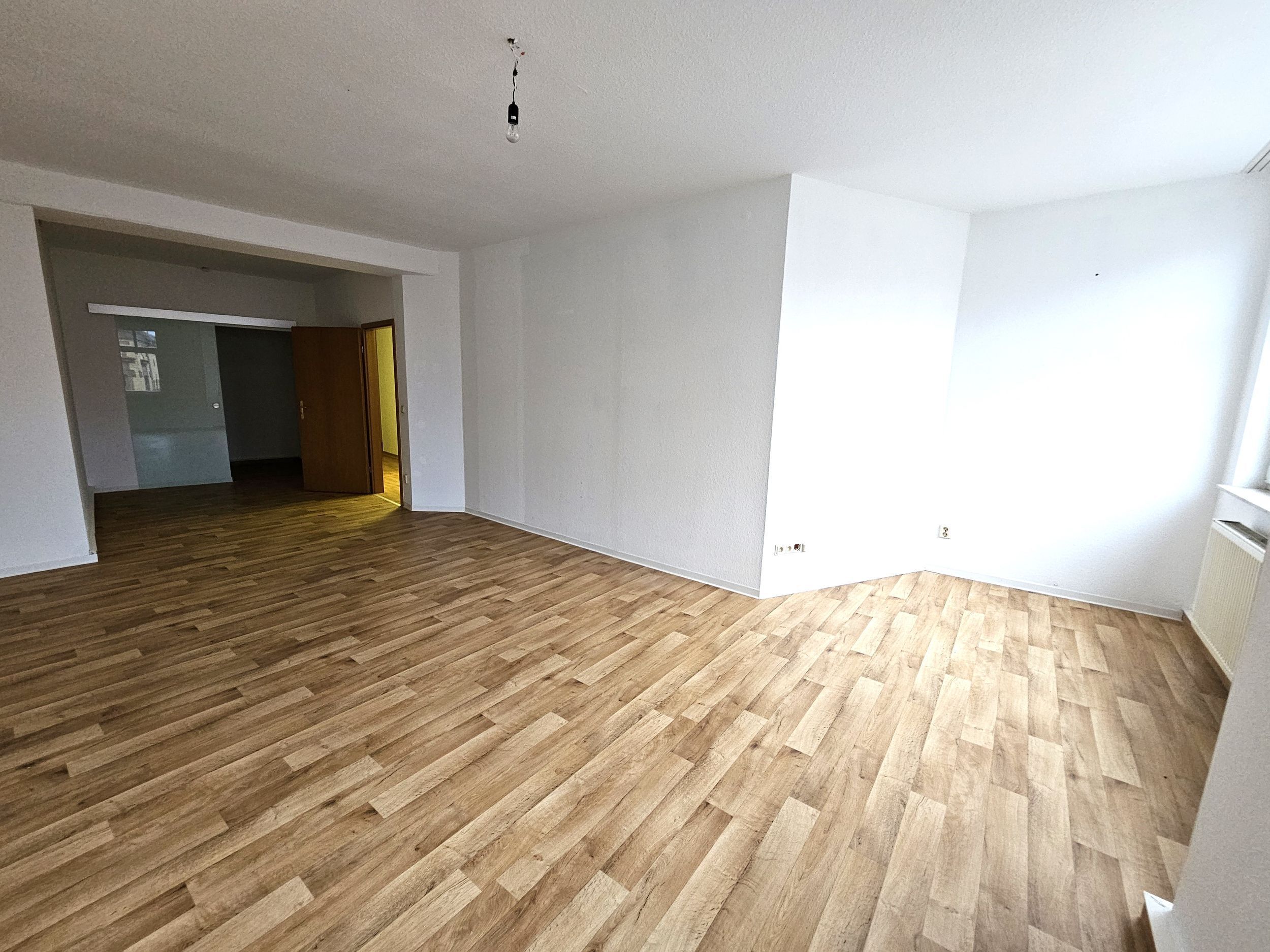 Wohnung zur Miete 540 € 2 Zimmer 84 m²<br/>Wohnfläche 3. Stock<br/>Geschoss Ab sofort<br/>Verfügbarkeit Geschwister-Scholl-Straße 10 Dingelstädt 37351