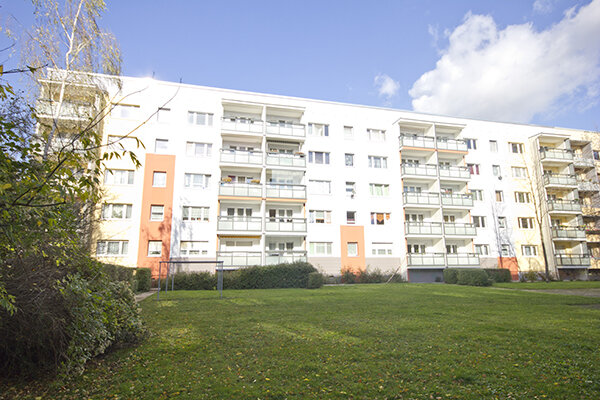 Wohnung zur Miete 247 € 2 Zimmer 41,1 m²<br/>Wohnfläche 3. Stock<br/>Geschoss Genfer Str. 14 Südstadt Halle (Saale) 06128