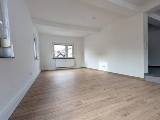 Wohnung zur Miete 1.300 € 2,5 Zimmer 109 m² Geschoss 2/3 frei ab 01.01.2026 Rodheim Rosbach vor der Höhe 61191