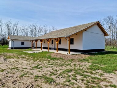 Bauernhaus zum Kauf 179.000 € 3 Zimmer 103 m² 12.797 m² Grundstück Bócsa 6235