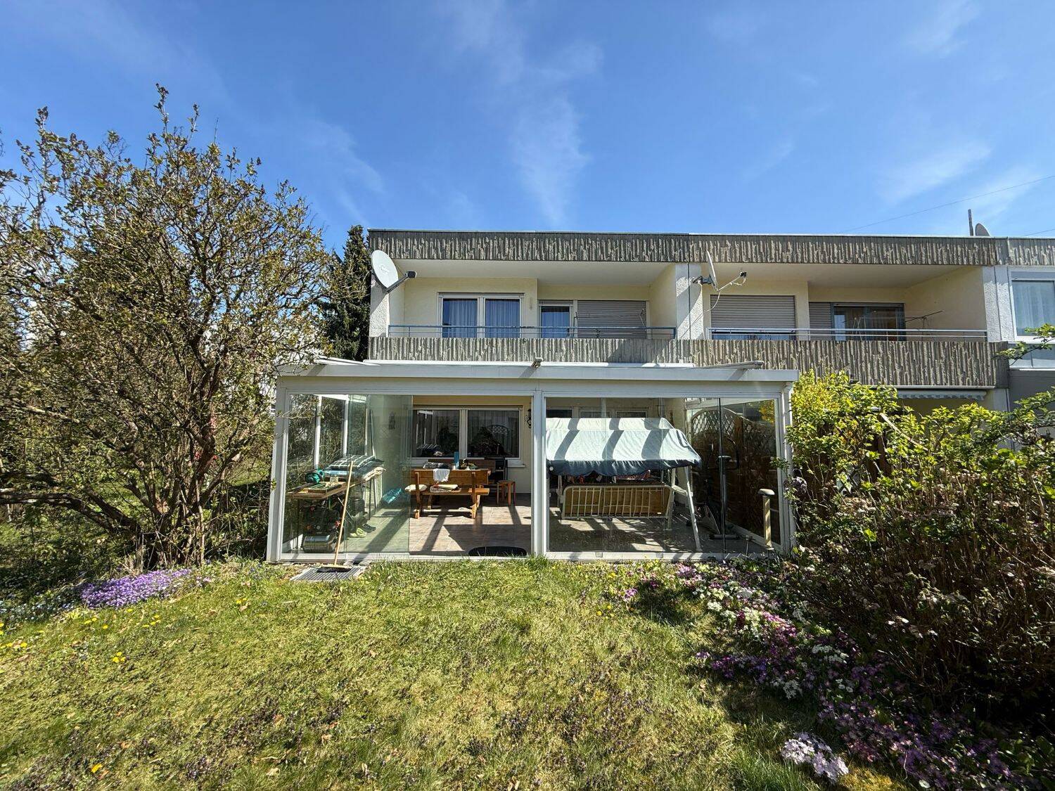 **Naturnahe Wohlfühloase - stilvolles Reihenendhaus mit großzügigem Garten**
