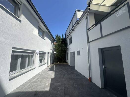 Einfamilienhaus zum Kauf 699.900 € 9 Zimmer 231,7 m² 235 m² Grundstück frei ab sofort Eislingen 73054