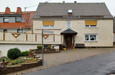 Einfamilienhaus zum Kauf 149.000 € 6 Zimmer 221 m² 771 m² Grundstück frei ab sofort Volkartshain Grebenhain 36355