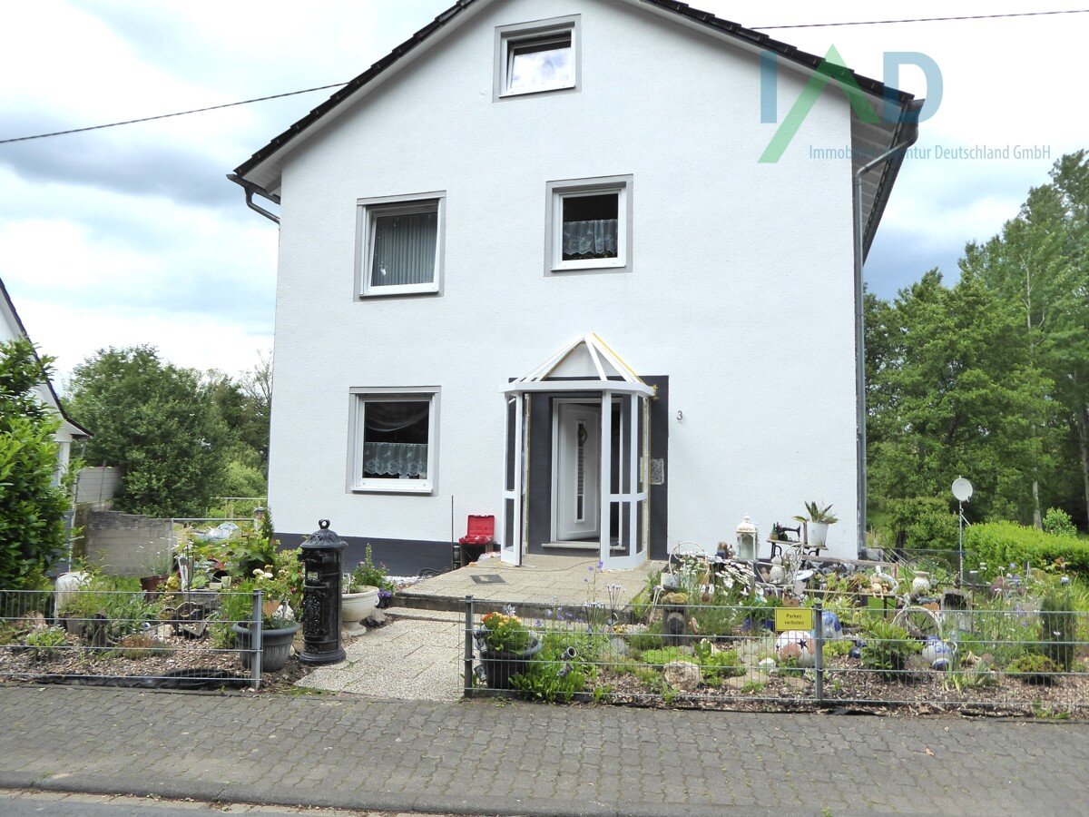 Mehrfamilienhaus zum Kauf 299.000 € 10 Zimmer 260 m²<br/>Wohnfläche 1.520 m²<br/>Grundstück Altenkirchen Altenkirchen 57610