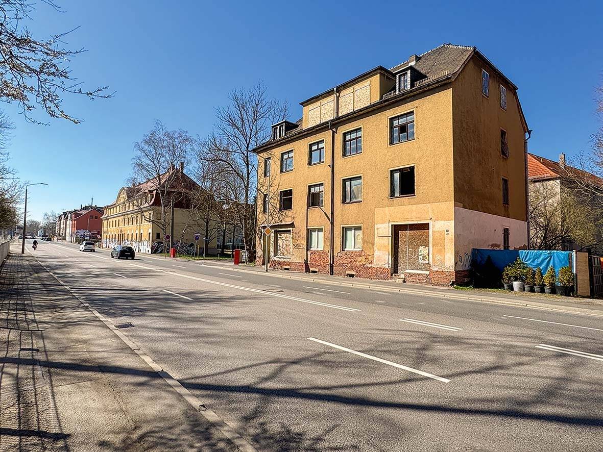 leerstehendes MFH mit Gewerbeeinheit