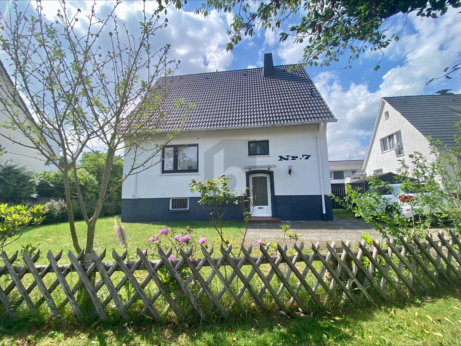Einfamilienhaus zum Kauf 590.000 € 7 Zimmer 230 m²<br/>Wohnfläche 370 m²<br/>Grundstück Buxtehude Buxtehude 21614