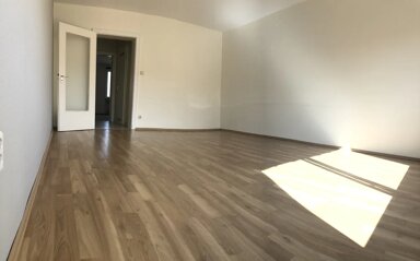 Wohnung zur Miete 700 € 4 Zimmer 93 m² frei ab sofort Wolfenbütteler Straße 10 Döhren Hannover 30519