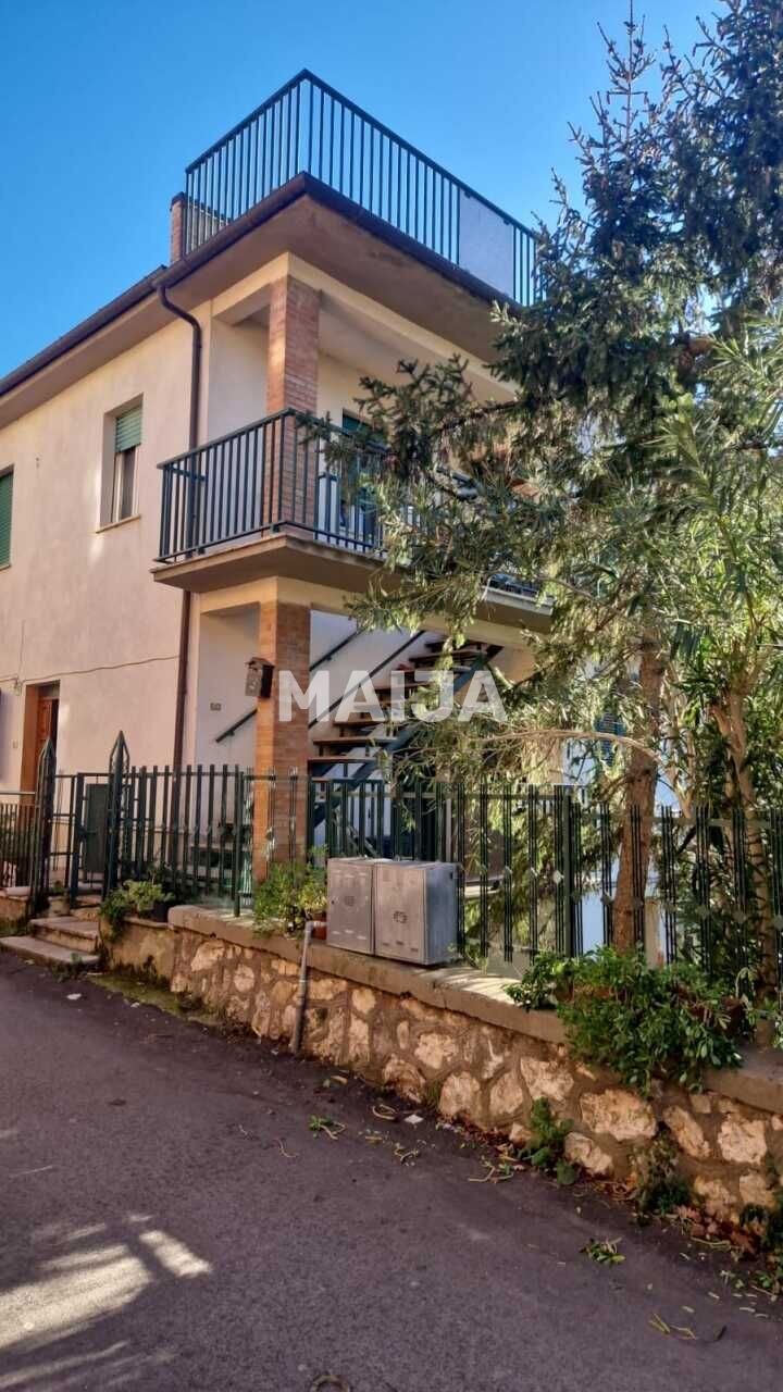 Villa zum Kauf 140.000 € 9 Zimmer 270 m²<br/>Wohnfläche 500 m²<br/>Grundstück Rieti Rivodutri 02010