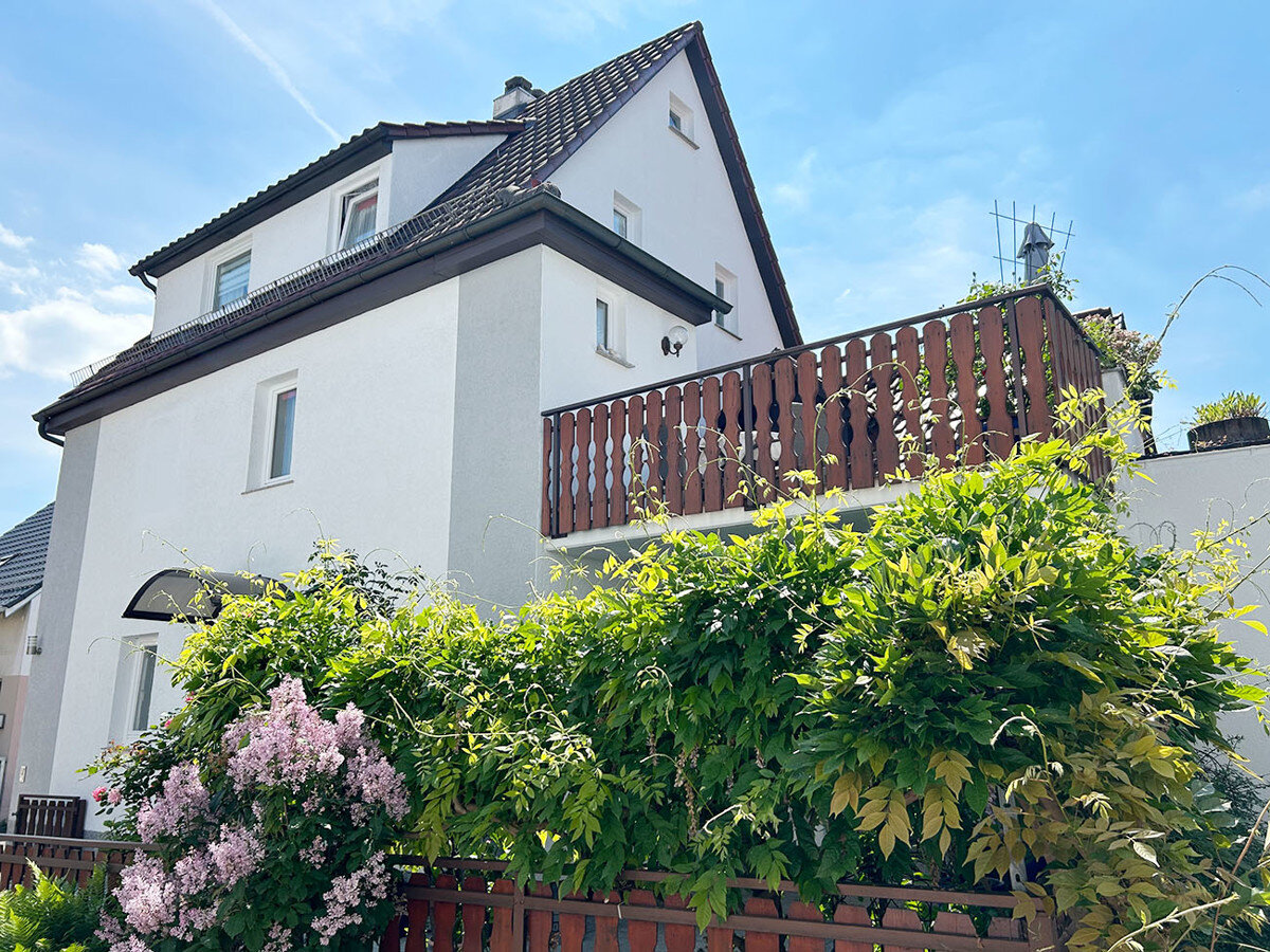 Mehrfamilienhaus zum Kauf 645.000 € 7 Zimmer 138 m²<br/>Wohnfläche 168 m²<br/>Grundstück Feuerbach - Mitte Stuttgart / Feuerbach 70469