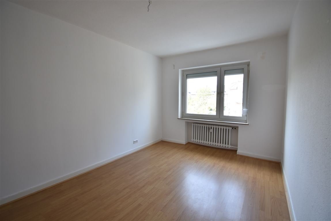Wohnung zur Miete 900 € 2 Zimmer 63 m²<br/>Wohnfläche Ab sofort<br/>Verfügbarkeit Zeppelinstr. 39 Eller Düsseldorf 40231