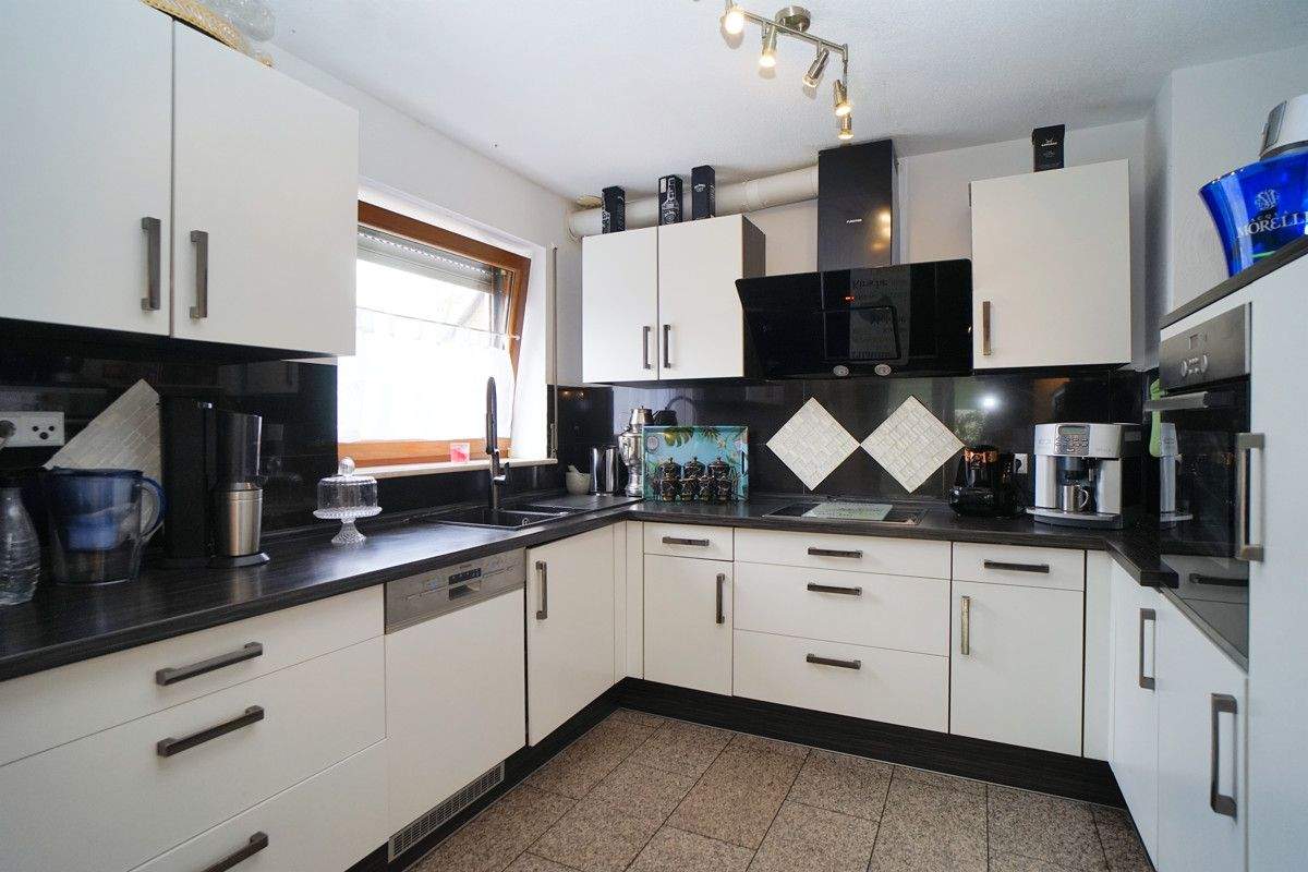 Immobilie in Bietigheim - Ein- Zwei oder Dreifamilienhaus - Großes Haus mit unterschiedlichen Möglichkeiten in Bietigheim - Bild 1