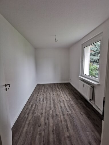 Wohnung zur Miete 473 € 4 Zimmer 59,3 m² Karl-Marx-Platz 5 Zwenkau Zwenkau 04442
