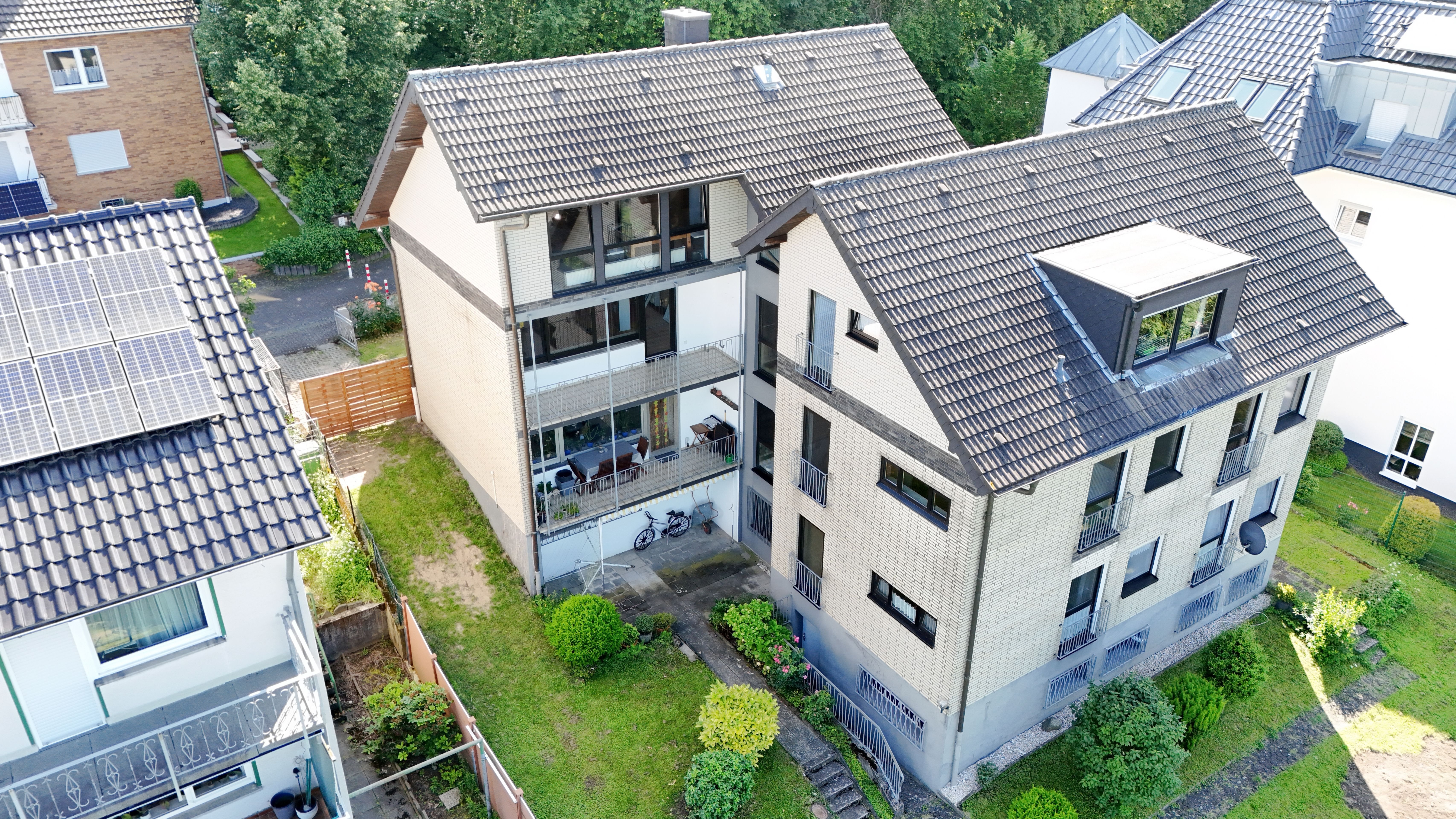Mehrfamilienhaus zum Kauf 739.000 € 10 Zimmer 317 m²<br/>Wohnfläche 583 m²<br/>Grundstück Wahllokal 150 Siegburg 53721