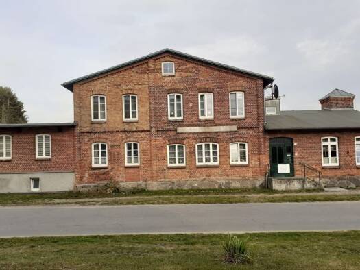 Mehrfamilienhaus zum Kauf als Kapitalanlage geeignet 359.000 € 14 Zimmer 340 m² 1.843 m² Grundstück Alt Bukow 18233