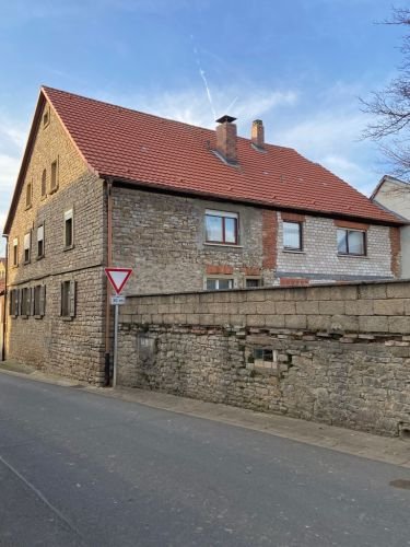 Einfamilienhaus zum Kauf 275.000 € 12 Zimmer 203,9 m²<br/>Wohnfläche 1.360 m²<br/>Grundstück Schwanfeld 97523