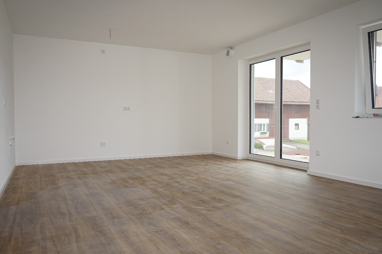 Wohnung zur Miete 995 € 3 Zimmer 83 m²<br/>Wohnfläche 1. Stock<br/>Geschoss 01.09.2024<br/>Verfügbarkeit Pflugdorf Vilgertshofen 86946