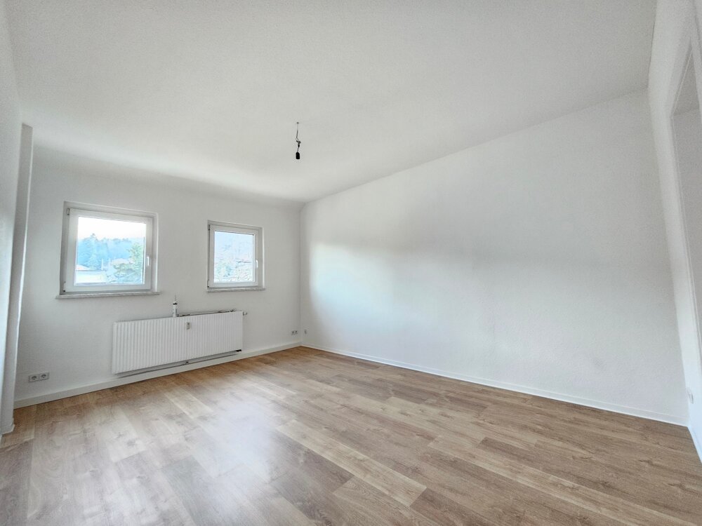 Wohnung zur Miete 424 € 2 Zimmer 77,2 m²<br/>Wohnfläche 3.<br/>Geschoss Mozartstraße 10 Aue 08280