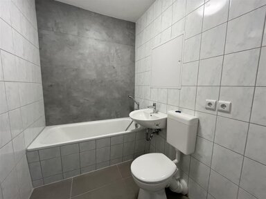 Wohnung zur Miete 259 € 2 Zimmer 43,1 m² 4. Geschoss Dortmunder Str. 20 Neuplanitz 551 Zwickau 08062