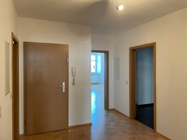 Wohnung zur Miete 850 € 3 Zimmer 127,5 m² 2. Geschoss frei ab 01.04.2025 Innenstadt Hof 95028