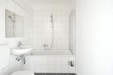 Wohnung zur Miete 415 € 3 Zimmer 70,4 m² 5. Geschoss Grashalmstraße 16 Heide Nord Halle 06120